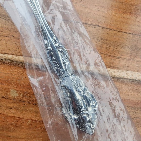 Oneida Michelangelo Stainless Shell Sugar Spoon 6" heirloom glossy - Picture 4 of 5